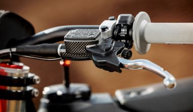 KTM BRAKE AND CLUTCH MASTER CYLINDER PROTECT (2)