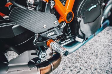 KTM FOOTPEG CMPL. ADJUSTABLE (1)
