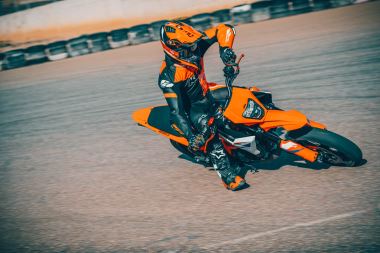 KTM 390 SMC R 2026 (8)