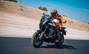 KTM 1390 SUPER ADVENTURE S EVO BLACK 2026 (21)