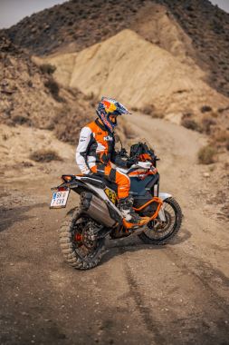 KTM 1390 SUPER ADVENTURE R OT 2026 (22)