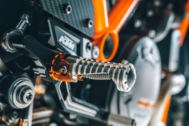 KTM FOOTPEG CMPL. ADJUSTABLE (2)