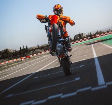 KTM 690 SMC R 2027 (22)