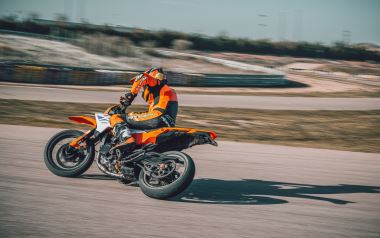 KTM 390 SMC R 2026 (10)