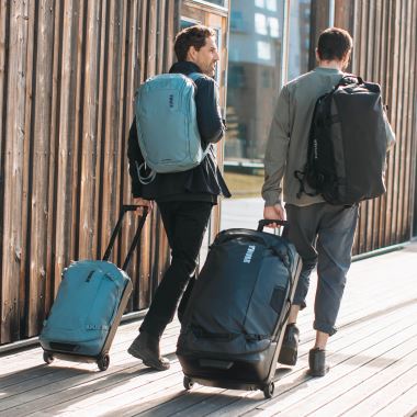 Thule Chasm wheeled duffel suitcase (5)