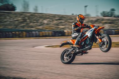 KTM 390 SMC R 2026 (9)