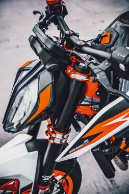 KTM FACTORY TRIPLE CLAMP (2)