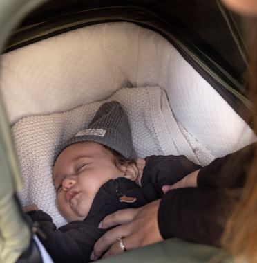 Thule Sleek infant stroller bundle – seat and bassinet (9)